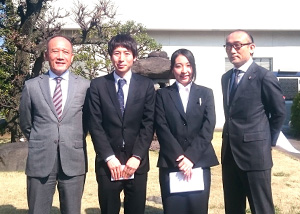 2016年度新入社員(横山社長・専務と)